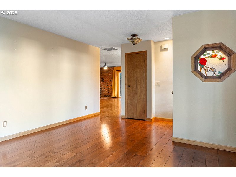 36700 Dubarko Road Sandy, OR 97055 - Photo 7 of 33 Living Room