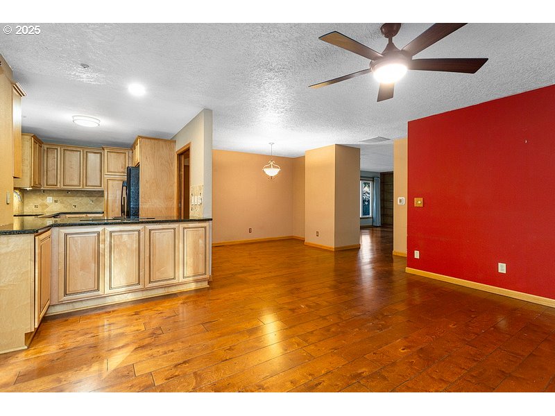 36700 Dubarko Road Sandy, OR 97055 - Photo 10 of 33 Living Room/Dining Room