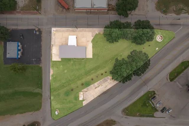 $2,700 | 401 East Main Street, Eagle Lake, TX 77434