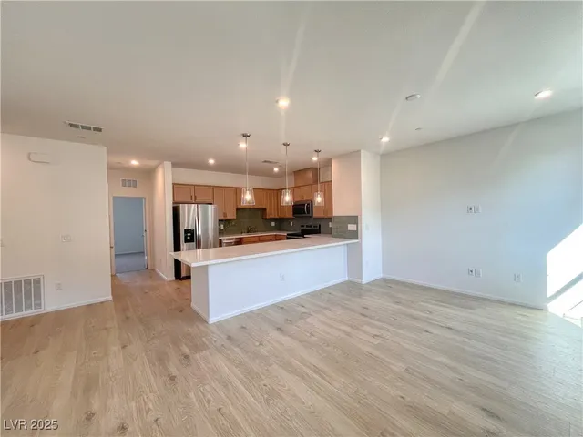 $2,500 | 8683 Luxuriant Avenue, Las Vegas, NV 89148