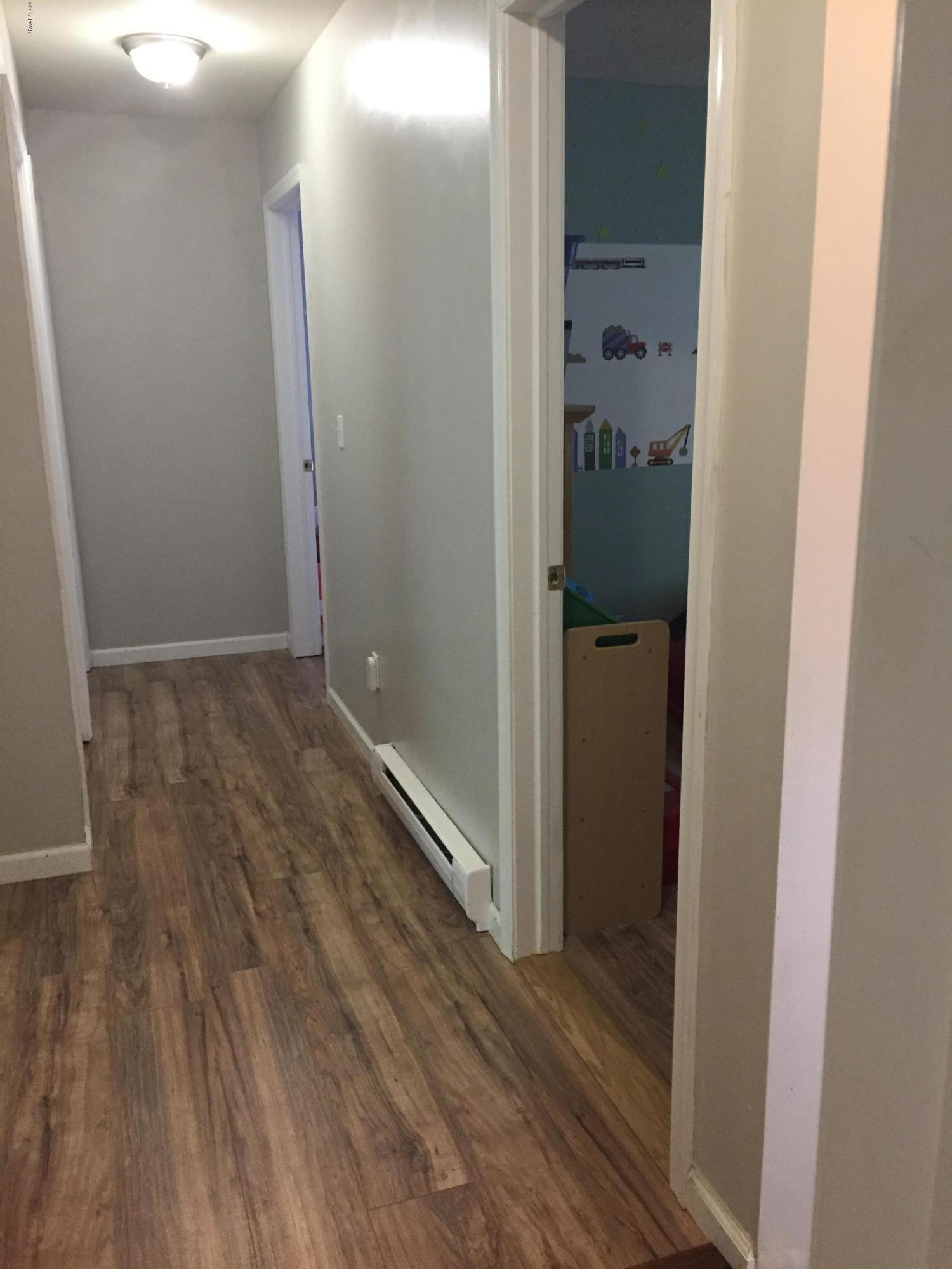 382 Gold Key Road Milford, PA 18337 - Photo 15 of 26 Upstairs hallway
