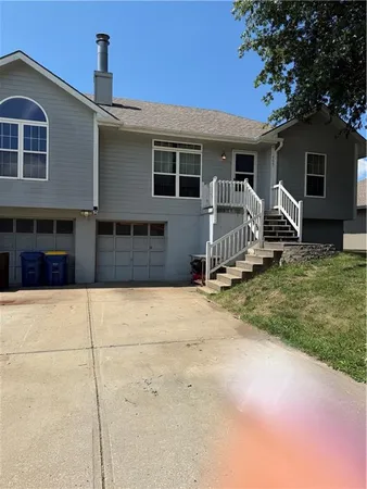 $285,000 | 905 Paradise Lane, Smithville, MO 64089