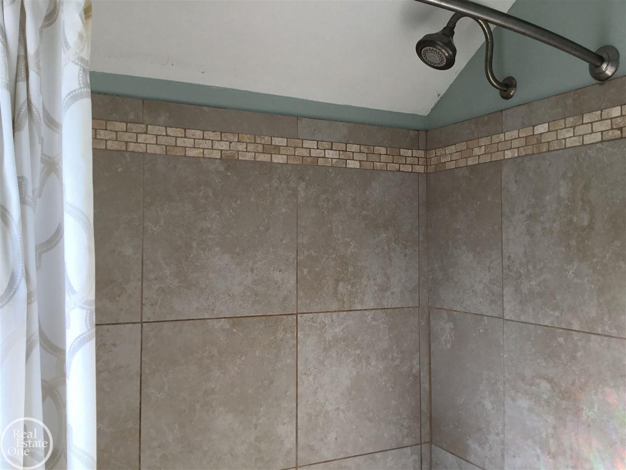 1545 Roslyn Road Grosse Pointe, MI 48236 - Photo 45 of 51 31357981-45.JPG