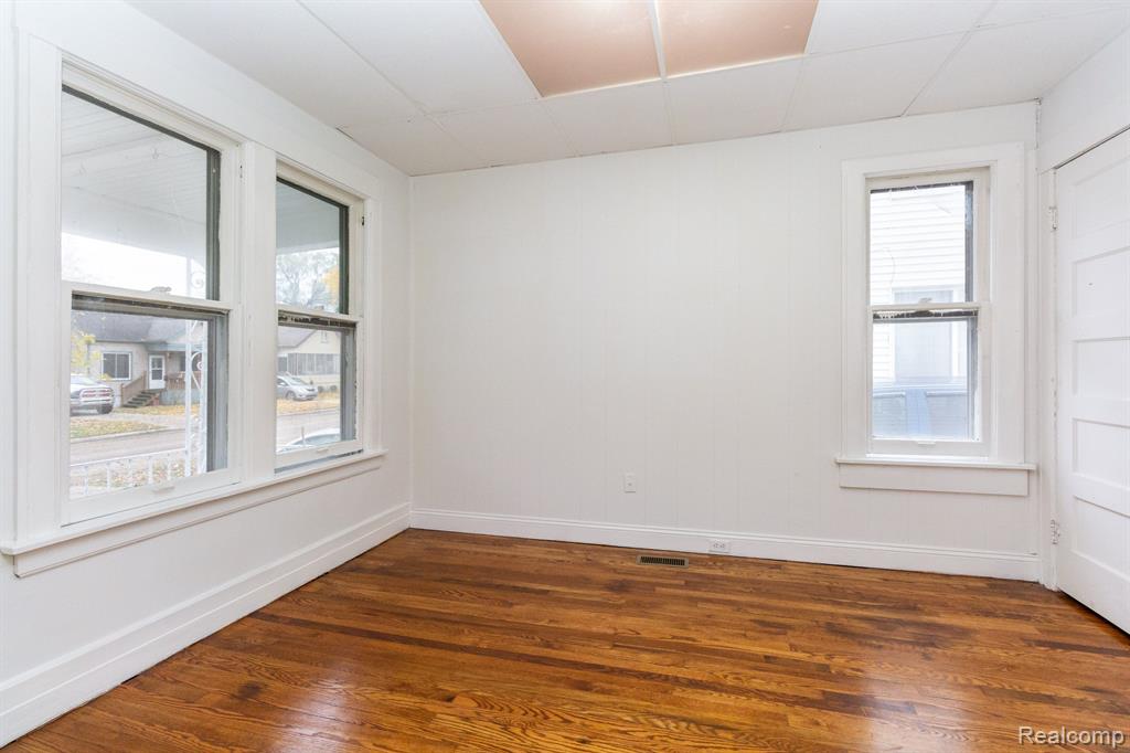 8175 Central Street Center Line, MI 48015 - Photo 14 of 27