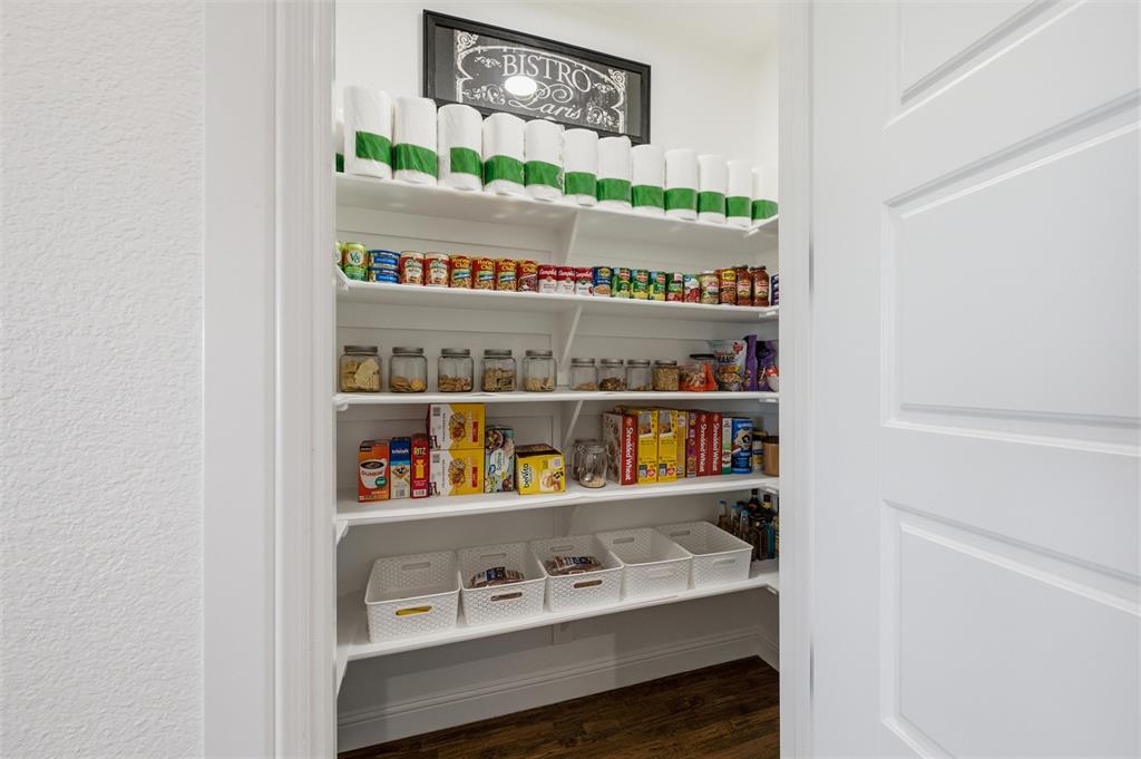 318 Arapahoe Ridge Weatherford, TX 76087 - Photo 11 of 40 Walk-in pantry