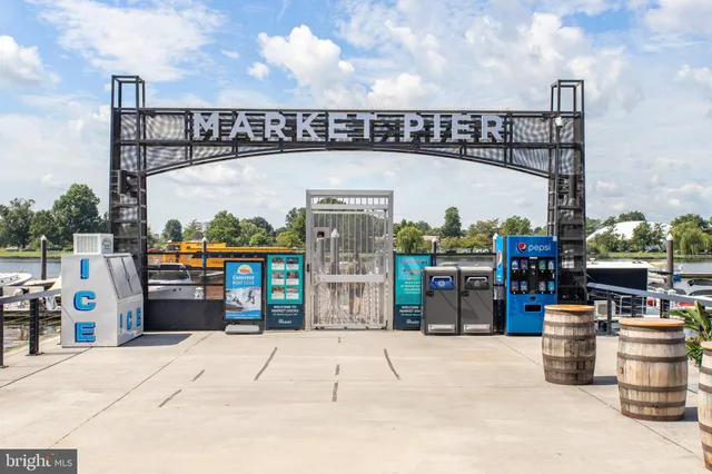 $1,674,000 | 1404 Massachusetts Avenue Southeast, Washington, DC 20003