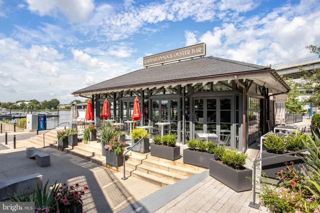 $1,674,000 | 1404 Massachusetts Avenue Southeast, Washington, DC 20003