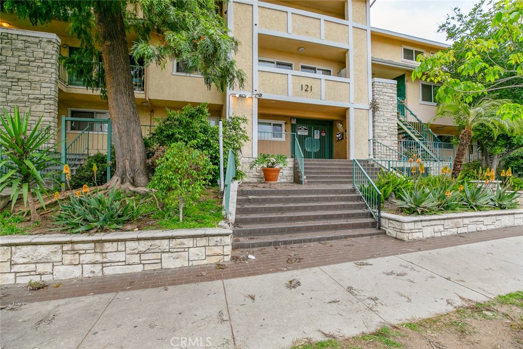 121 Sinclair Avenue, Unit 122 Glendale, CA 91206 - Photo 23 of 23 a view of a house with potted plants