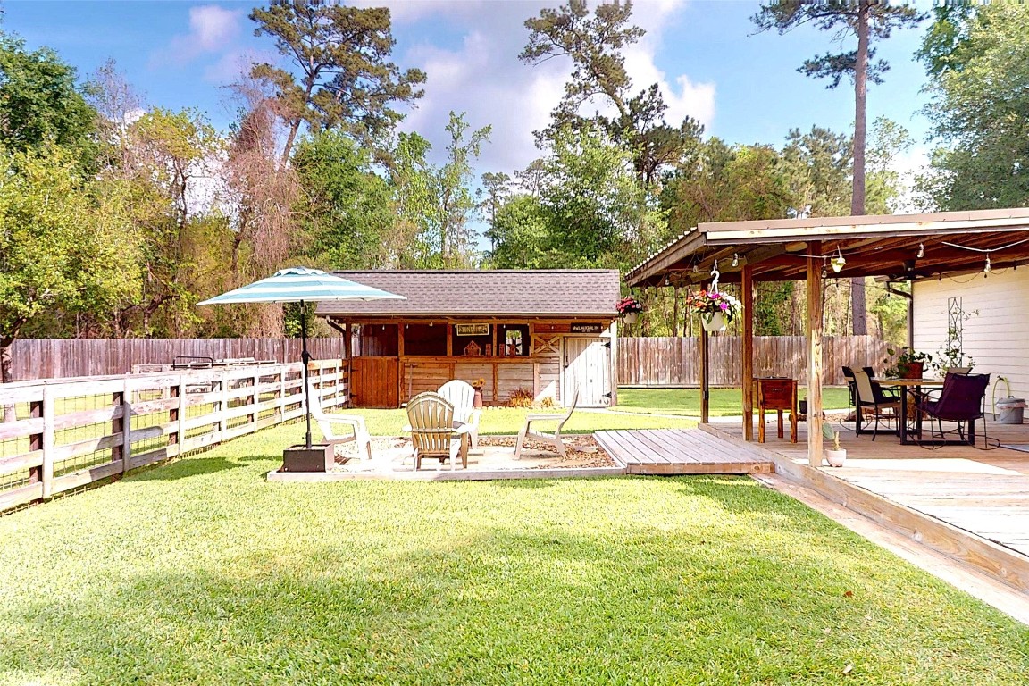 142 Sentinel Oaks Pinehurst, TX 77362 - Photo 29 of 41 Firepit!
