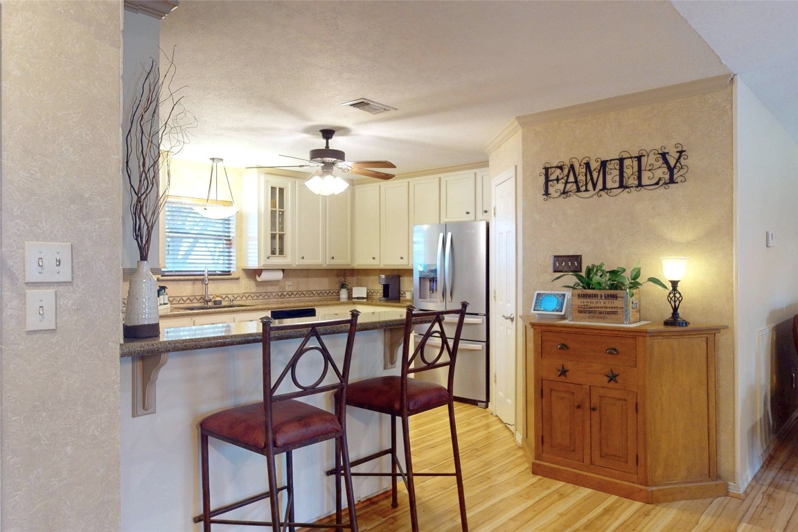 142 Sentinel Oaks Pinehurst, TX 77362 - Photo 10 of 41 a kitchen with stainless steel appliances a table and chairs in it