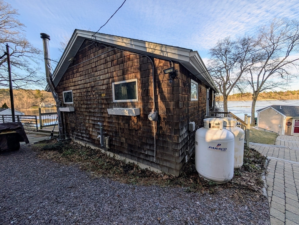 27 Carrier Lane Sutton, MA 01590 - Photo 18 of 34