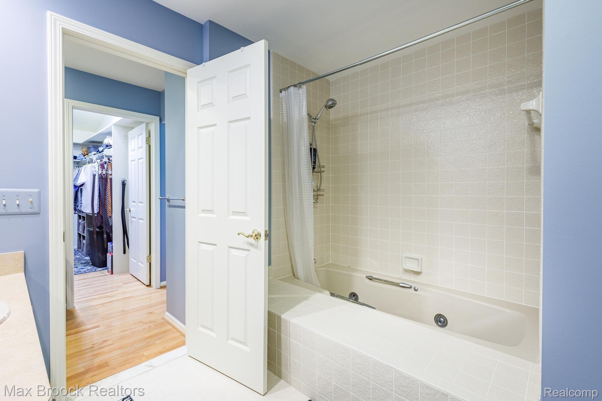 856 GreenView Court Rochester, MI 48307 - Photo 20 of 35 856 Green View Ct-21.jpg