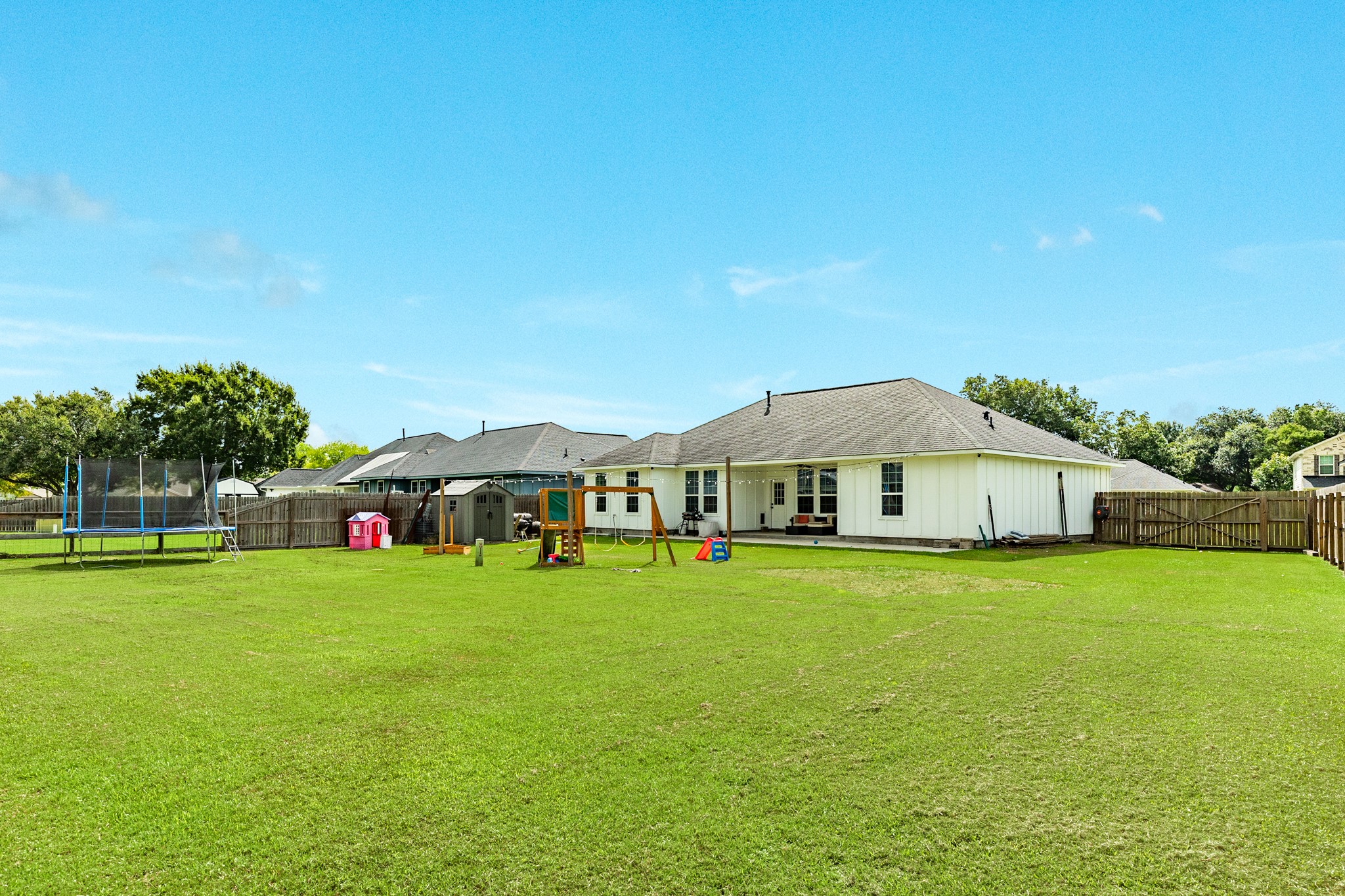 414 Burning Tree Lane West Columbia, TX 77486 - Photo 2 of 27 Gallery Image 2