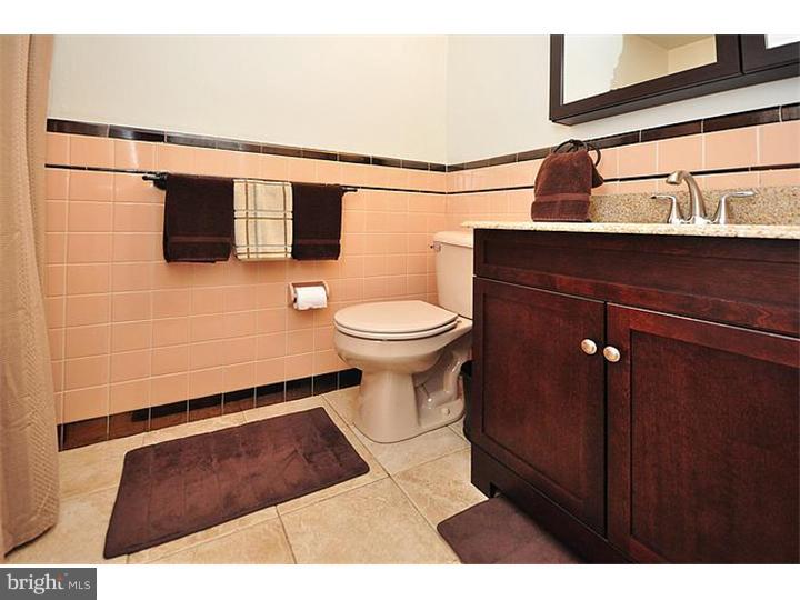 9122 Wooden Bridge Road Philadelphia, PA 19136 - Photo 13 of 25 Bathroom