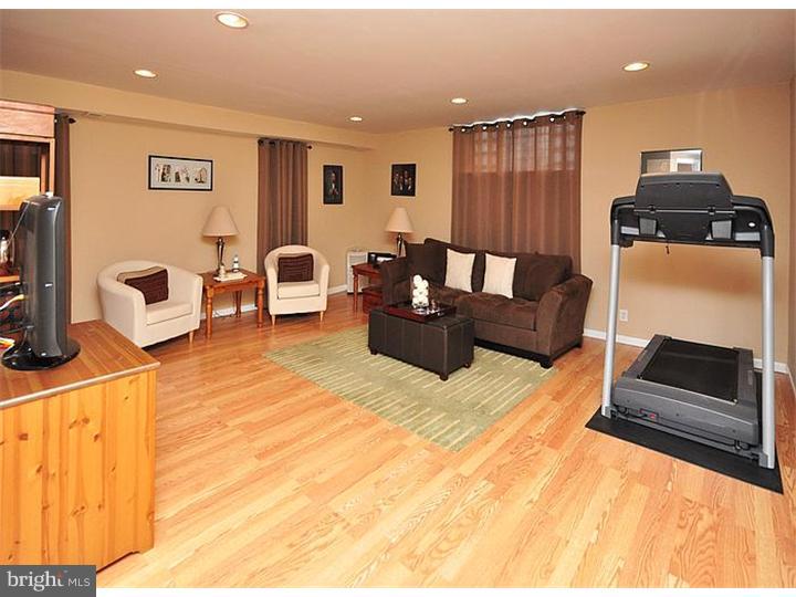9122 Wooden Bridge Road Philadelphia, PA 19136 - Photo 23 of 25 Basement - Finished