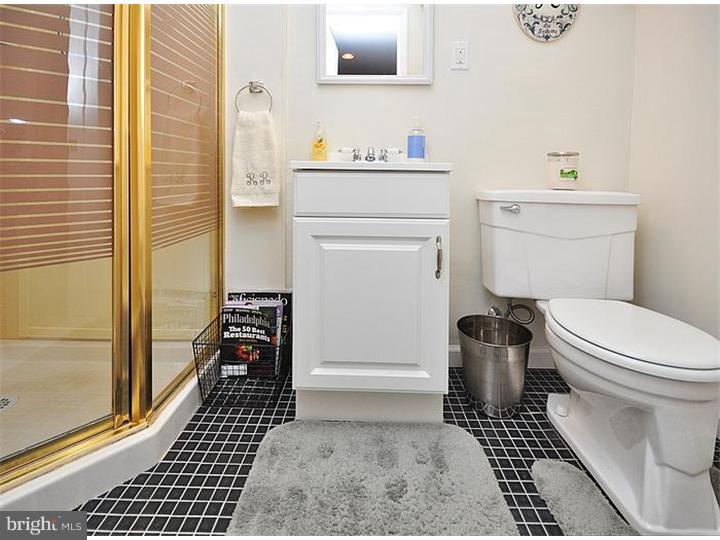 9122 Wooden Bridge Road Philadelphia, PA 19136 - Photo 24 of 25 Bathroom