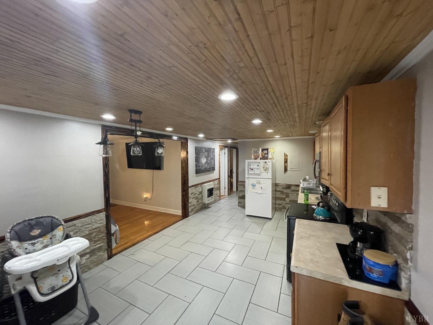 1641 Gallows Road Gretna, VA 24557 - Photo 5 of 20