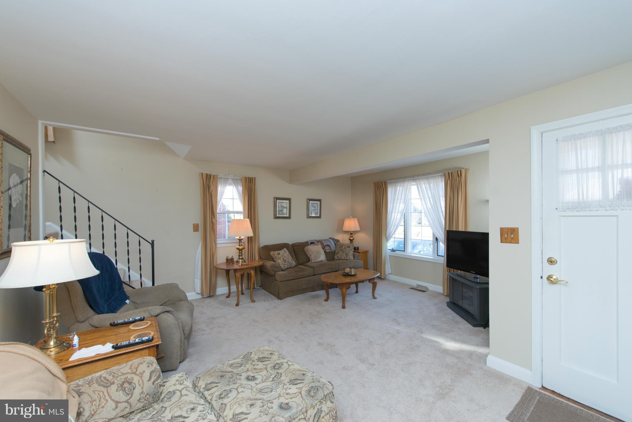 3315 Acton Road Baltimore, MD 21234 - Photo 4 of 28 Living Room
