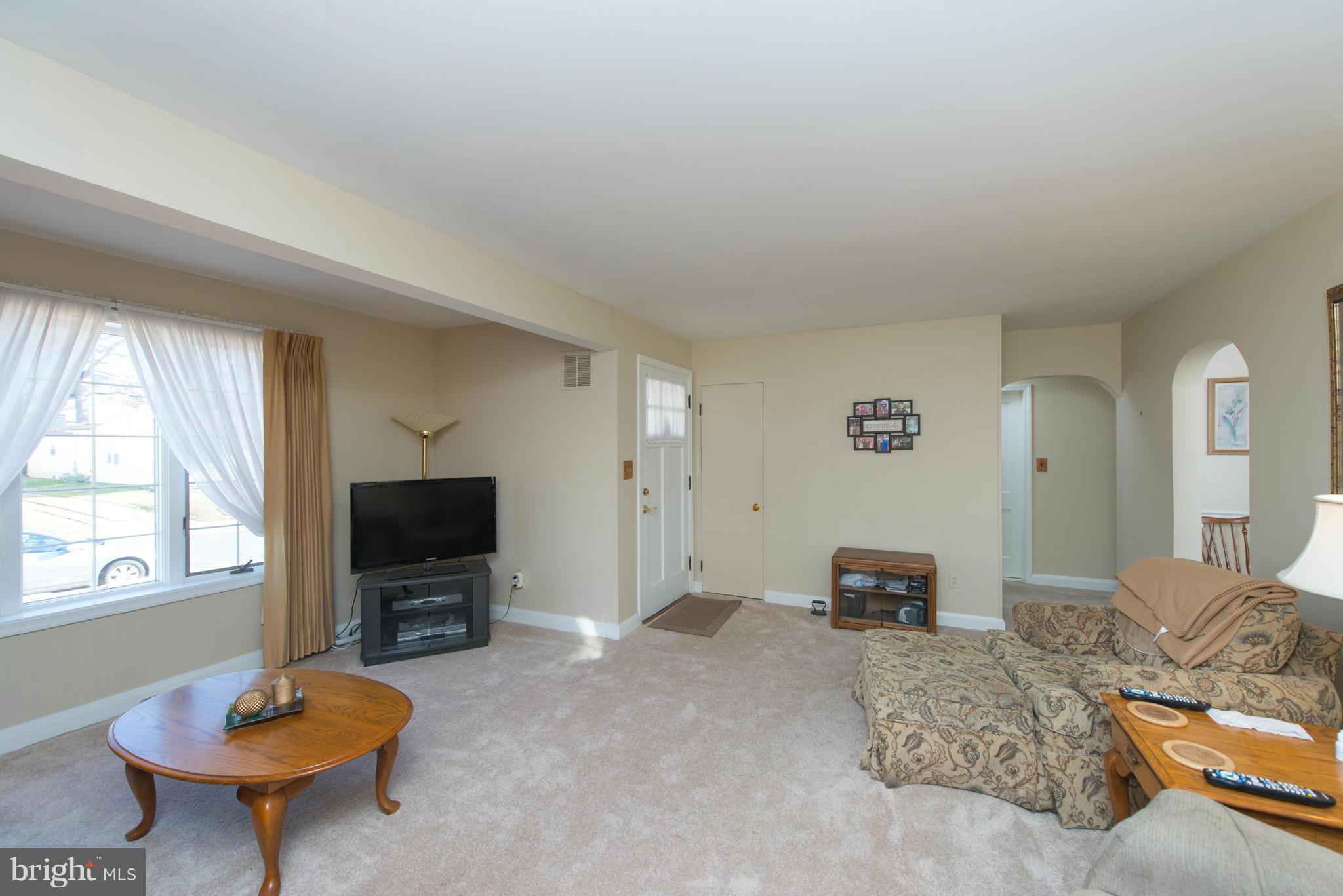 3315 Acton Road Baltimore, MD 21234 - Photo 6 of 28 Living Room