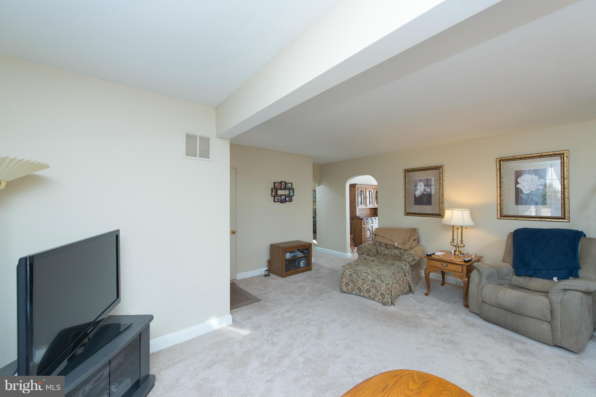 3315 Acton Road Baltimore, MD 21234 - Photo 7 of 28 Living Room