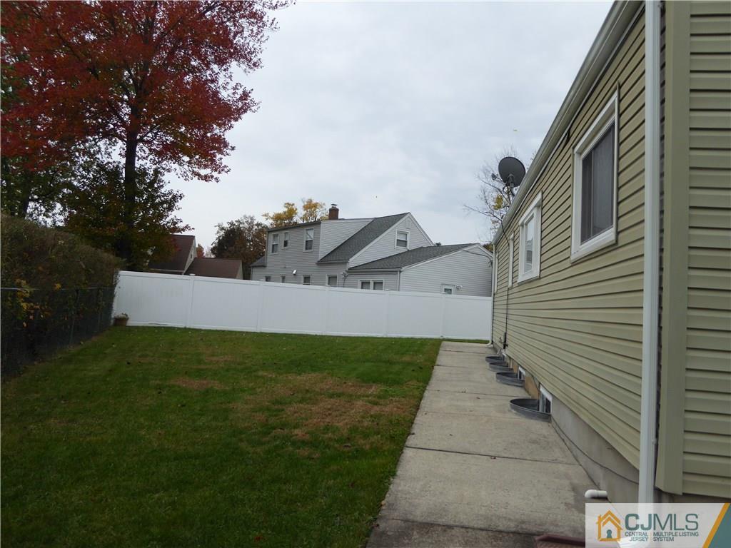 102 Stony Road Edison, NJ 08817 - Photo 18 of 21 a backyard of a house with lots of green space
