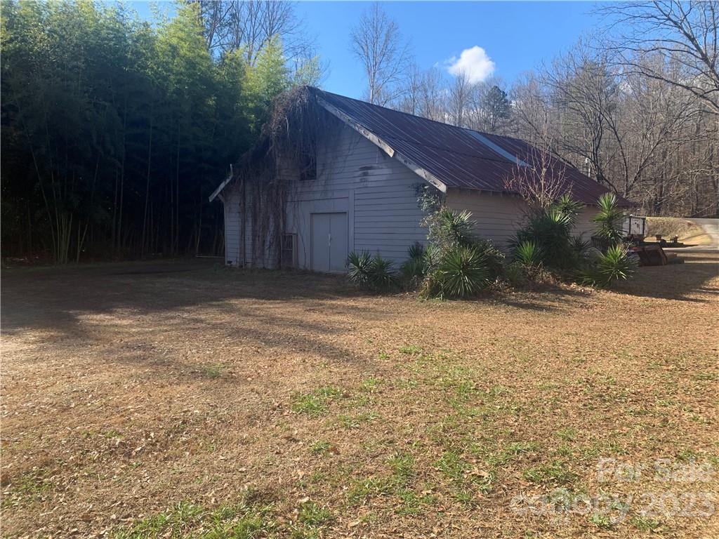 1290 Lloyd White Road, Unit 11 Clover, SC 29710 - Photo 6 of 11 a backyard of a house