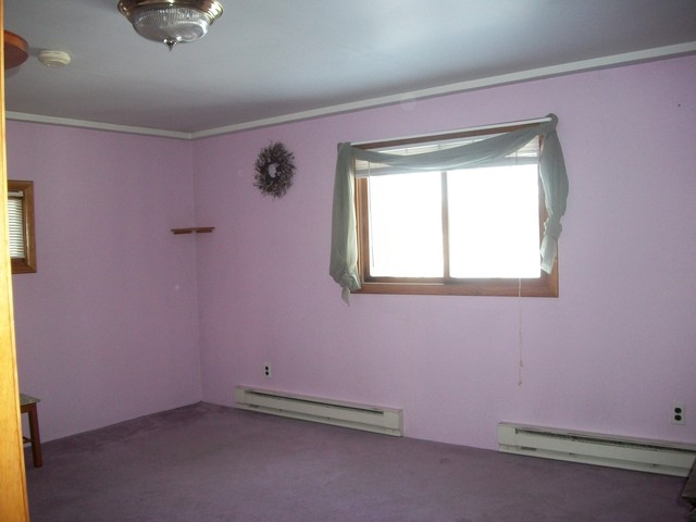 2755 Shaw Road Compton, IL 61318 - Photo 9 of 21 an empty room with a window