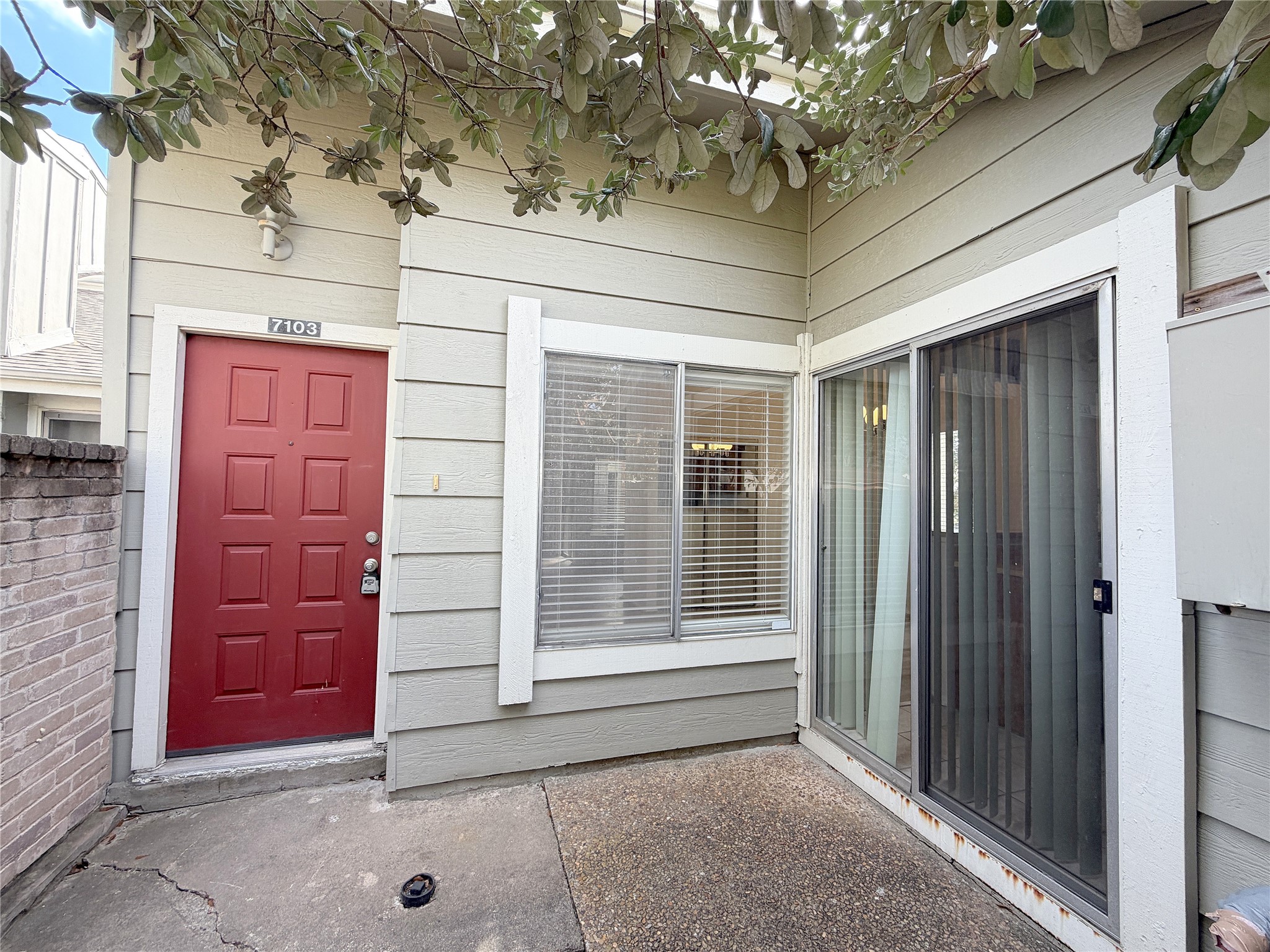 7103 Brendam Lane Houston, TX 77072 - Photo 3 of 24 Fron door