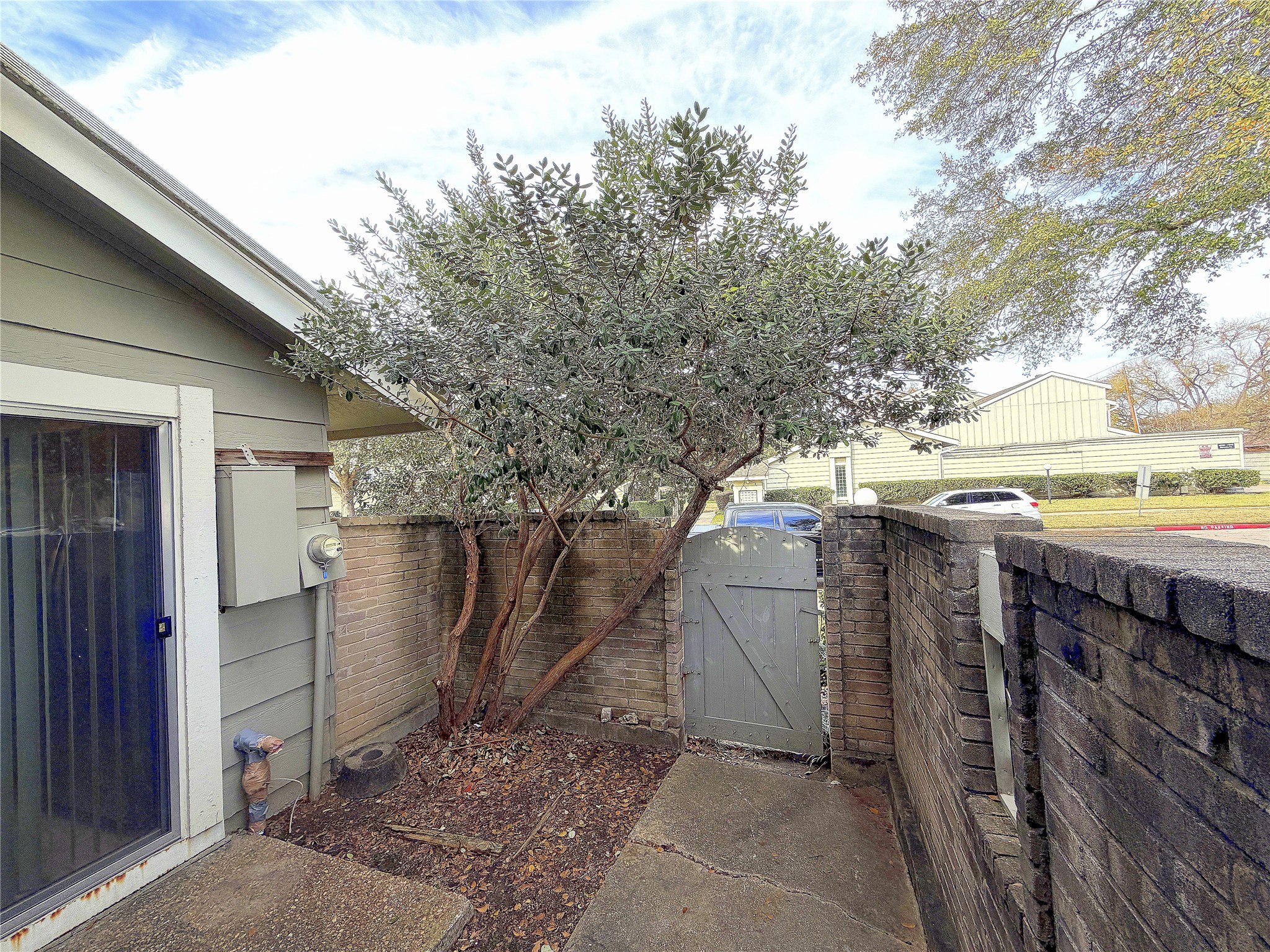 7103 Brendam Lane Houston, TX 77072 - Photo 4 of 24 Front yard