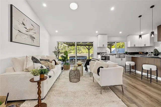 $1,225,000 | 205 Cedar Heights Drive, Thousand Oaks, CA 91360