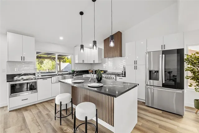 $1,225,000 | 205 Cedar Heights Drive, Thousand Oaks, CA 91360