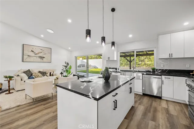 $1,225,000 | 205 Cedar Heights Drive, Thousand Oaks, CA 91360