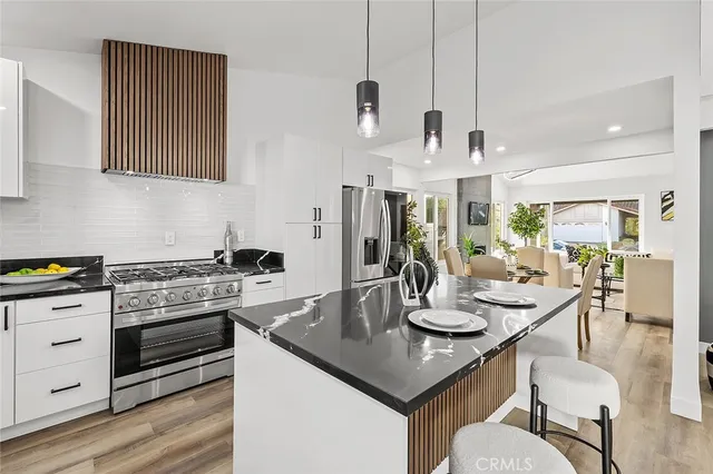 $1,225,000 | 205 Cedar Heights Drive, Thousand Oaks, CA 91360