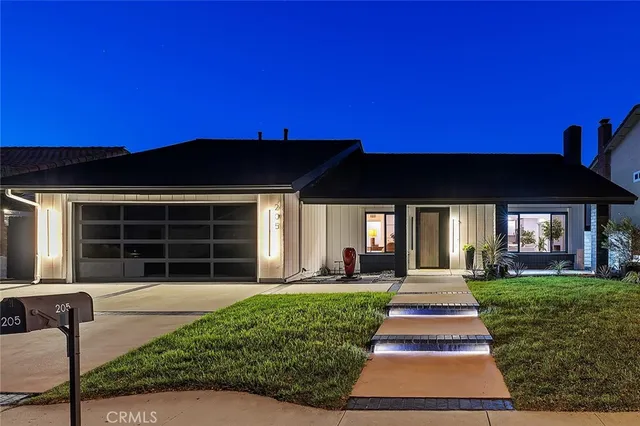 $1,225,000 | 205 Cedar Heights Drive, Thousand Oaks, CA 91360