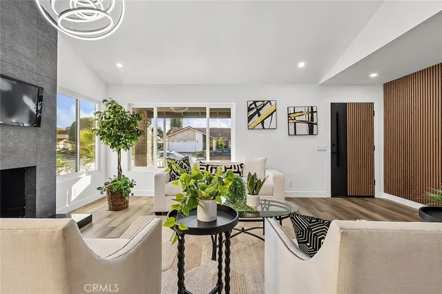 $1,225,000 | 205 Cedar Heights Drive, Thousand Oaks, CA 91360