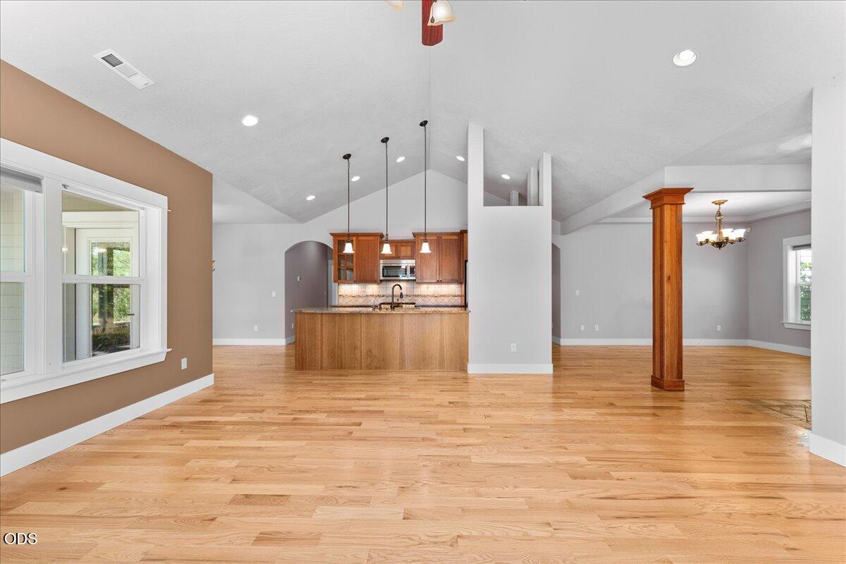 1712 Stevens Road Eagle Point, OR 97524 - Photo 10 of 63