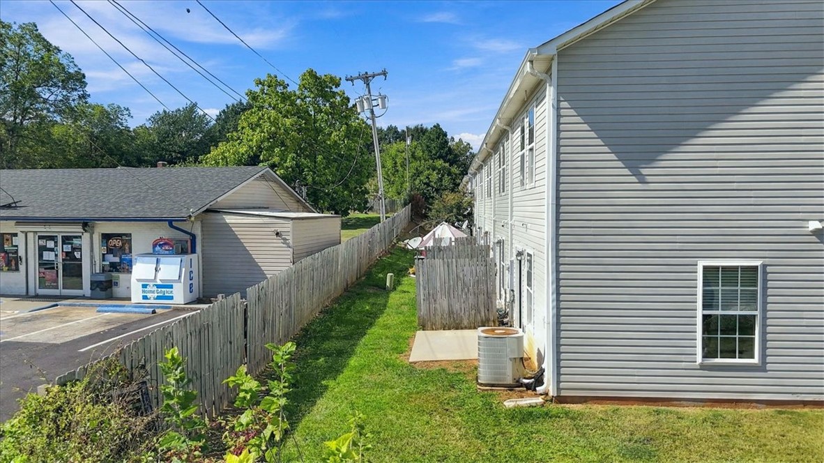 703 Bellview Way Seneca, SC 29678 - Photo 23 of 23 A grassy side yard runs alongside the vinyl siding of this residential building.