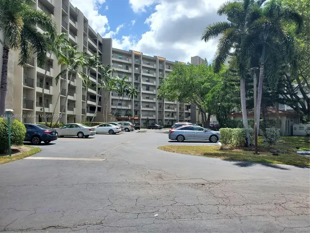 $109,900 | 3940 Inverrary Boulevard, Unit 402A, Lauderhill, FL 33319