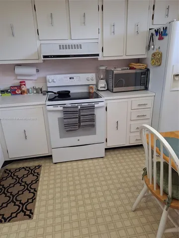 $109,900 | 3940 Inverrary Boulevard, Unit 402A, Lauderhill, FL 33319