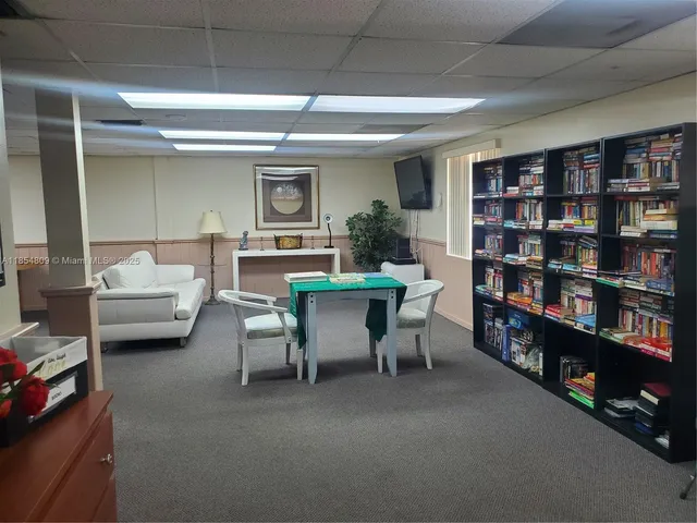 $109,900 | 3940 Inverrary Boulevard, Unit 402A, Lauderhill, FL 33319