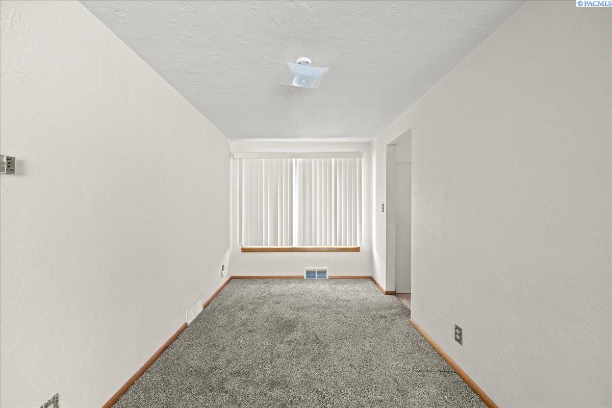 104 South Reed Street Kennewick, WA 99336 - Photo 6 of 25 Gallery Image 6