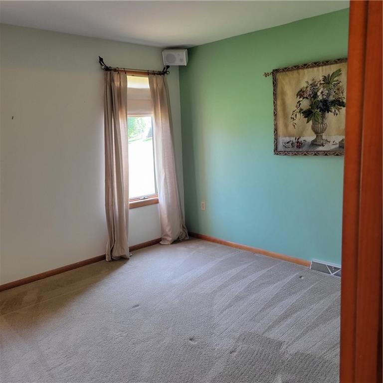 127 Pearce Road Mars, PA 16046 - Photo 4 of 14 Gallery Image 4