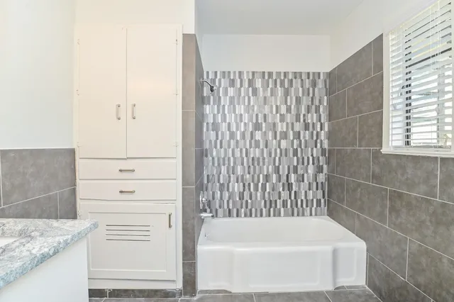 $2,500 | 3742 Charleston Street, Houston, TX 77021