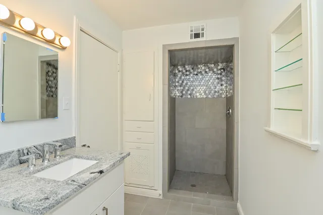 $2,500 | 3742 Charleston Street, Houston, TX 77021