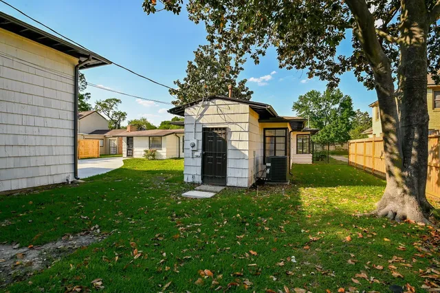 $2,500 | 3742 Charleston Street, Houston, TX 77021