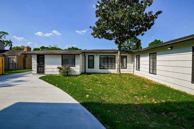 $2,500 | 3742 Charleston Street, Houston, TX 77021