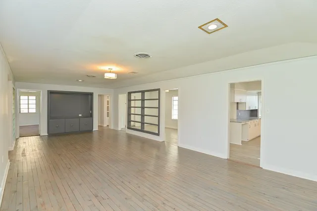 $2,500 | 3742 Charleston Street, Houston, TX 77021