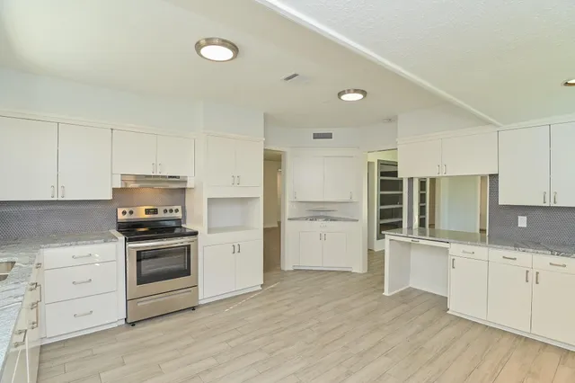 $2,500 | 3742 Charleston Street, Houston, TX 77021