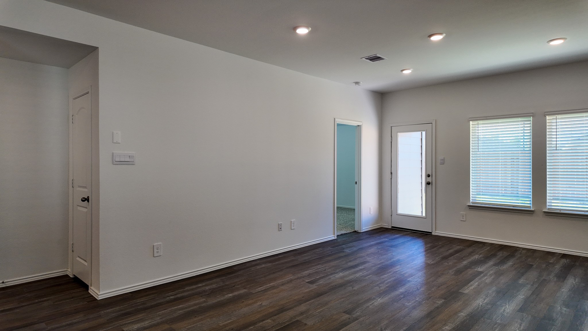 6115 Grove Of Pnes Street Spring, TX 77373 - Photo 9 of 20 Living room