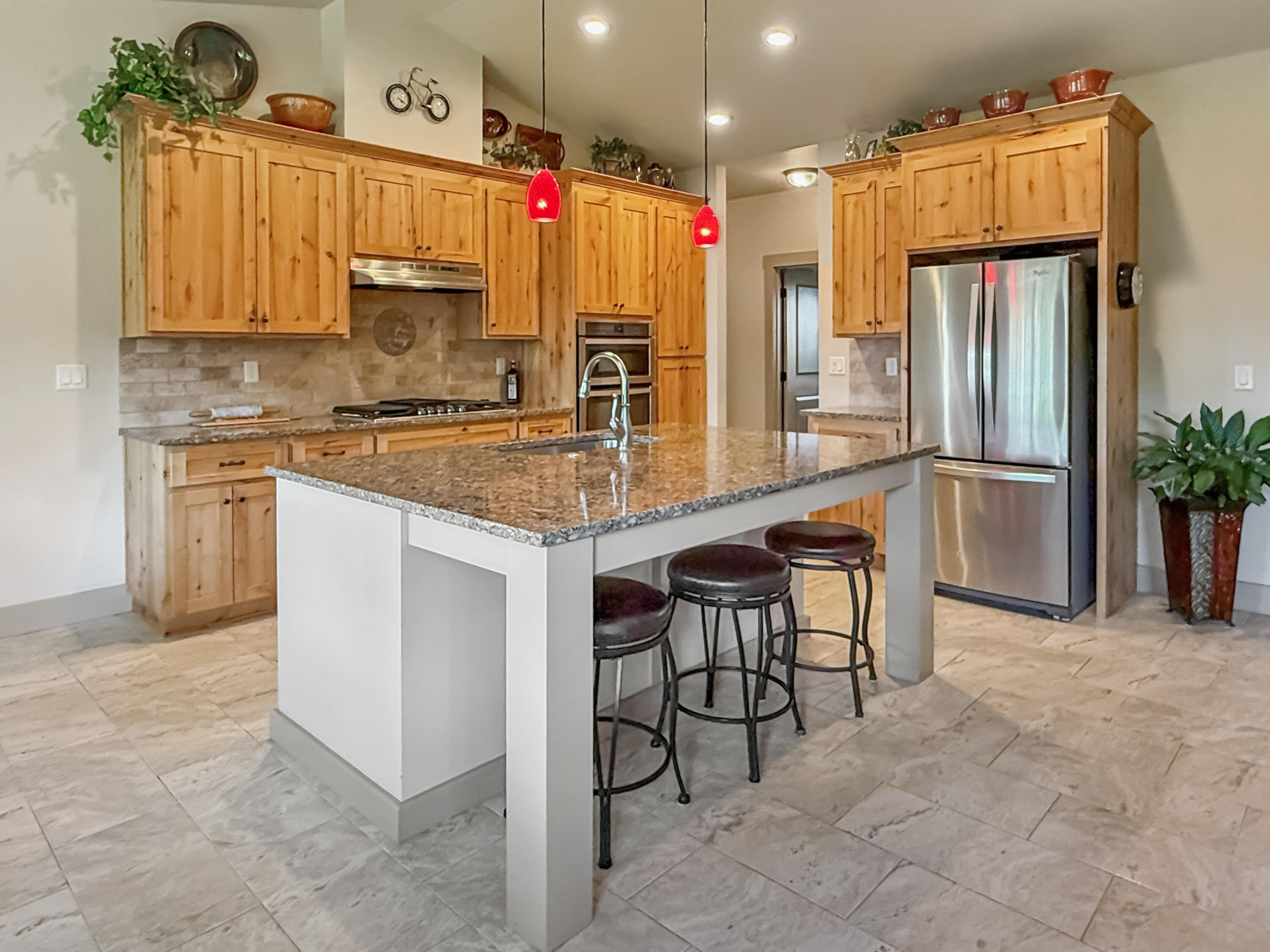 323 Northwest Saddle Ridge Loop Prineville, OR 97754 - Photo 12 of 38 kitchen3
